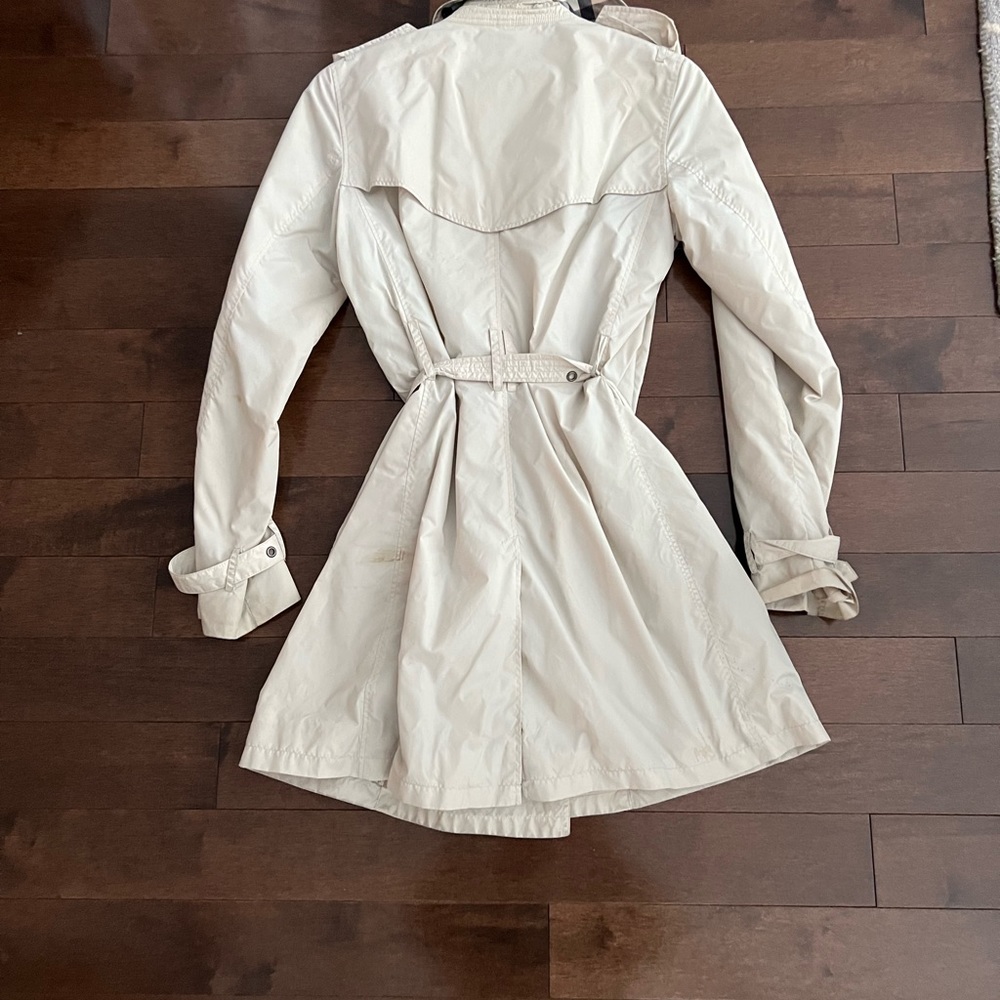 Burberry light beige rain trench coat size xs